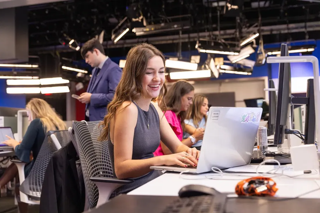 Newhouse student in a newsroom class.